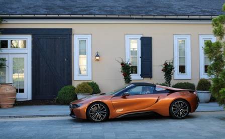 The Crucial Blend of Speed and Performance in Modern Luxury Cars